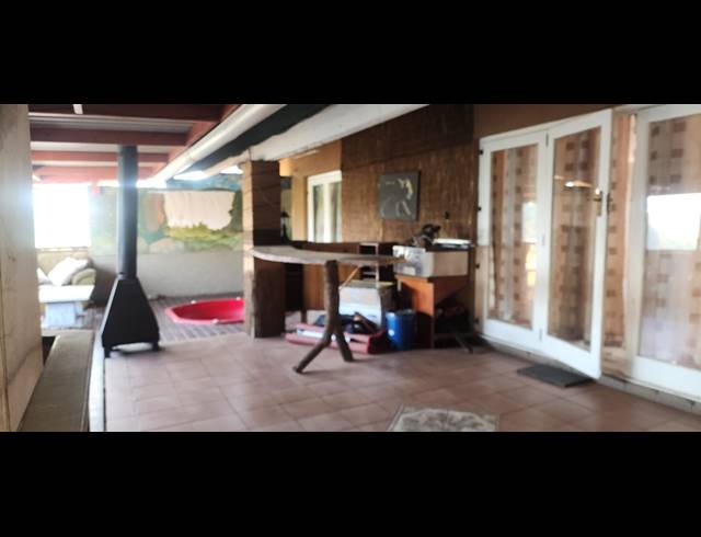 3 BEDROOM HOUSE FOR SALE IN BISLEY